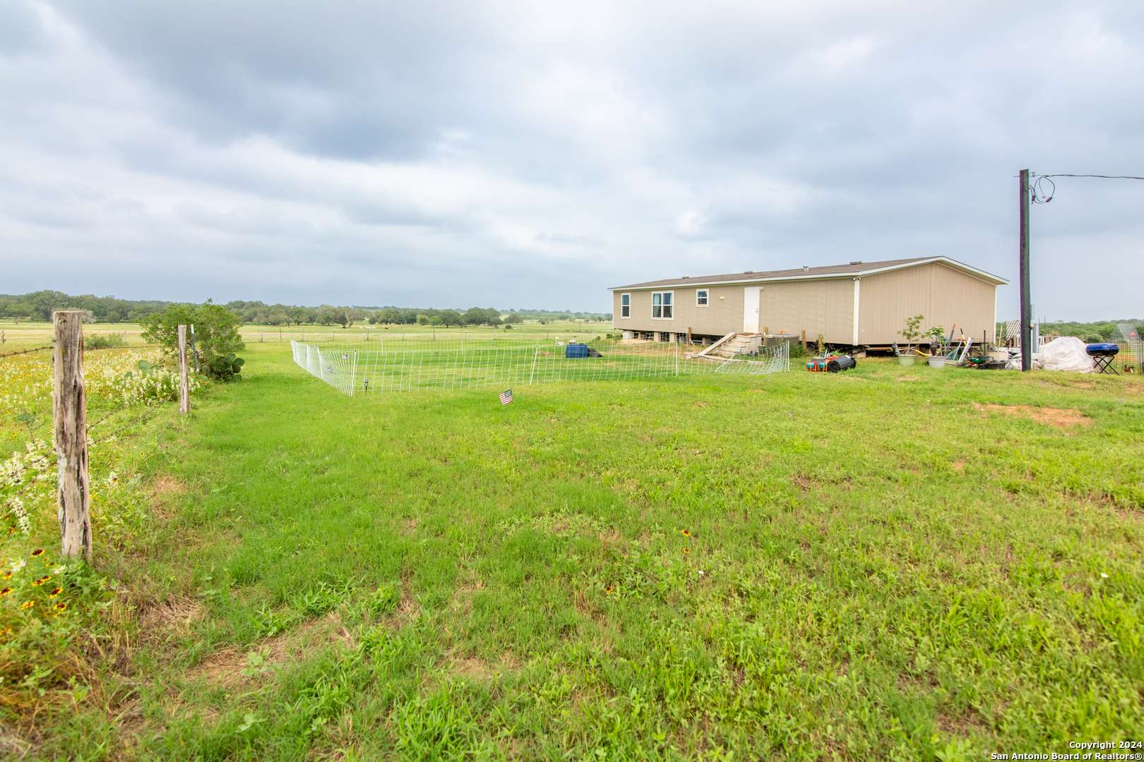 Floresville, TX 78114-3713,5353 COUNTY ROAD 401