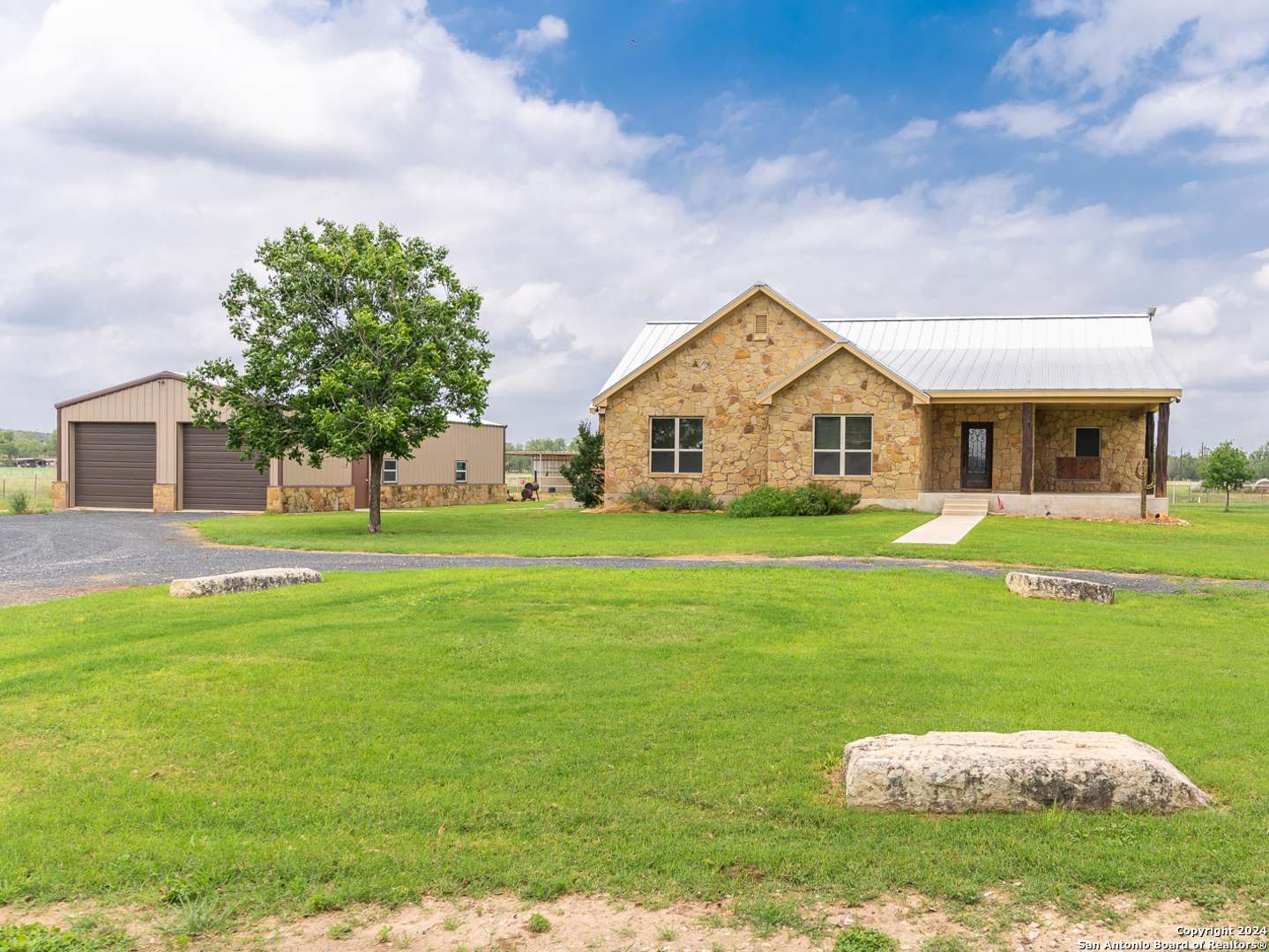 Dhanis, TX 78850,386 COUNTY ROAD 427