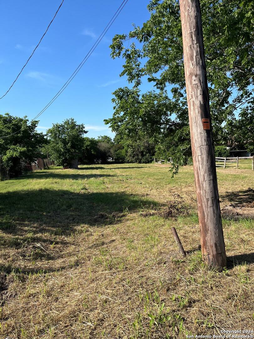 Seguin, TX 78155,557 COLLINS St.