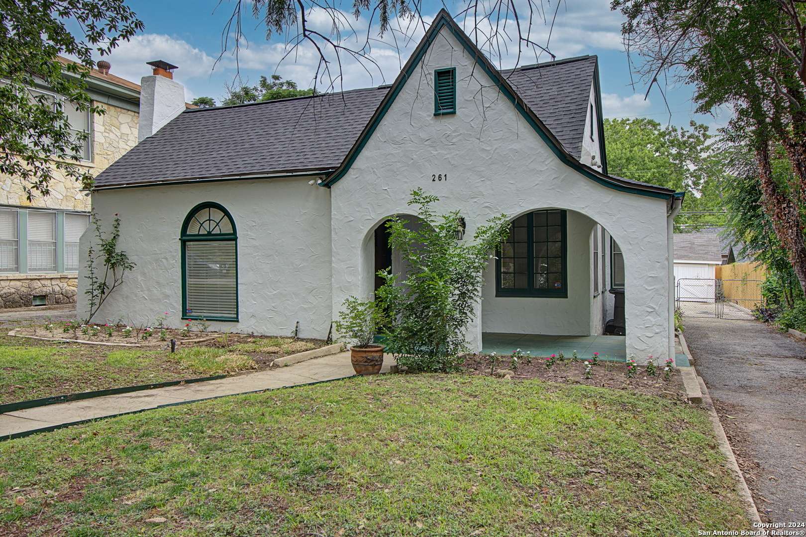 San Antonio, TX 78212,261 ROSEWOOD AVE
