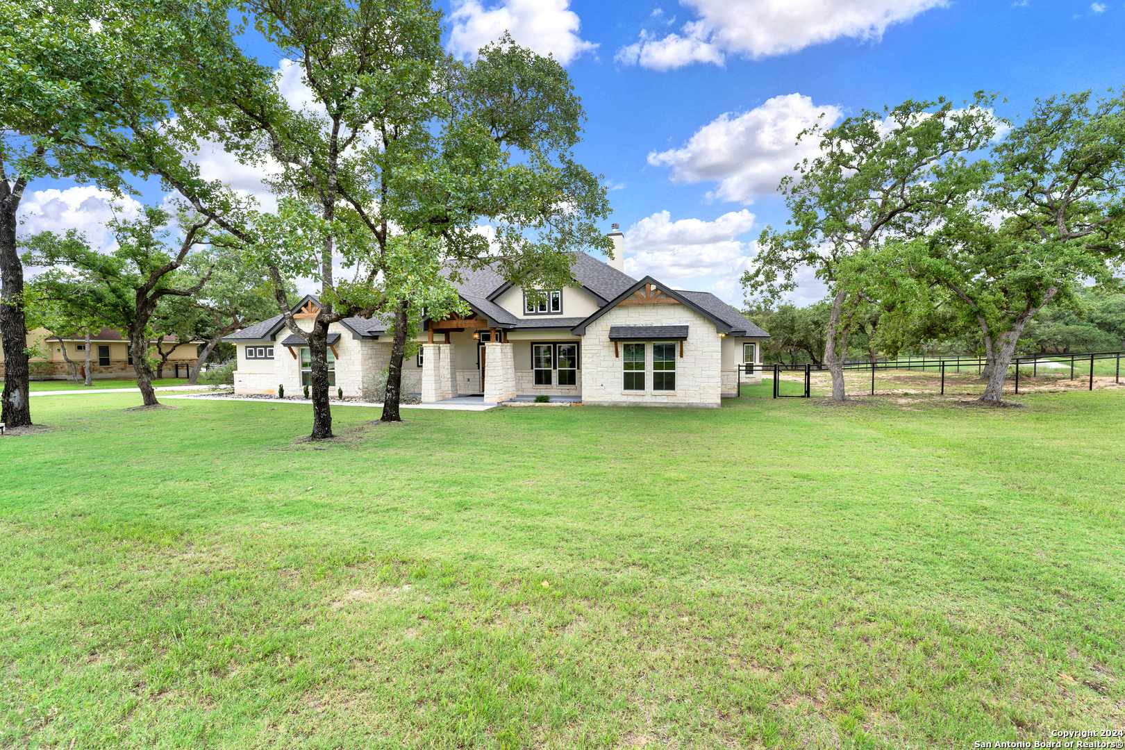 Adkins, TX 78101,164 CRESCENT RDG