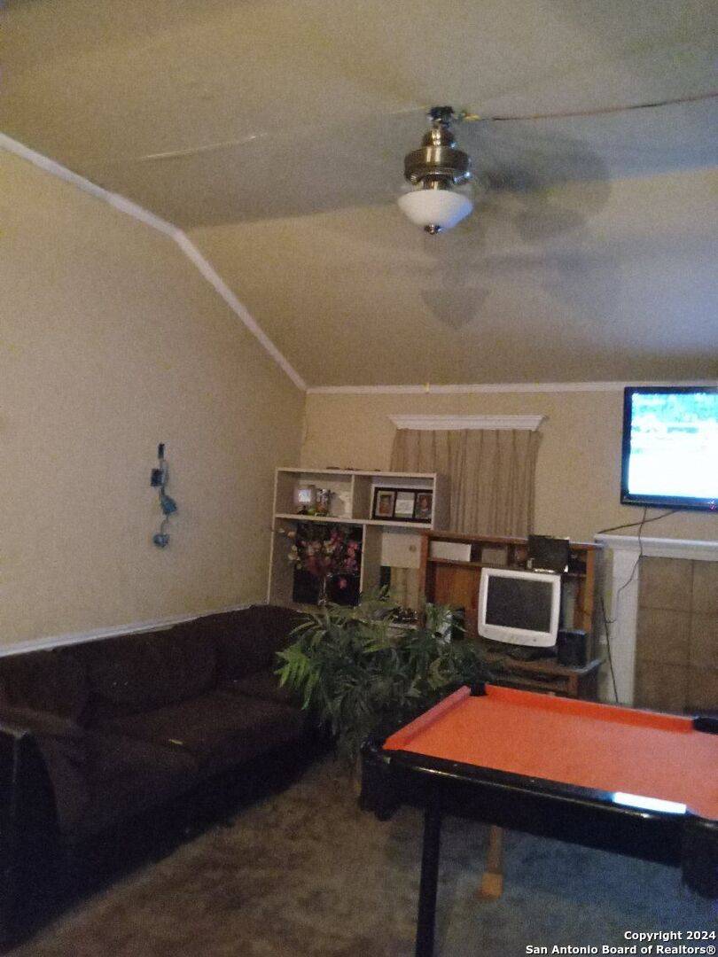 Adkins, TX 78101-3343,1511 KAYROE RD