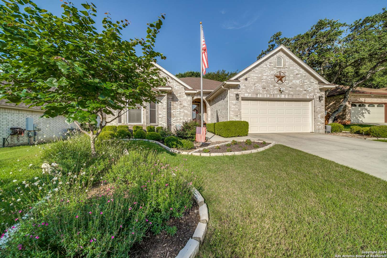 Cibolo, TX 78108,208 oak creek