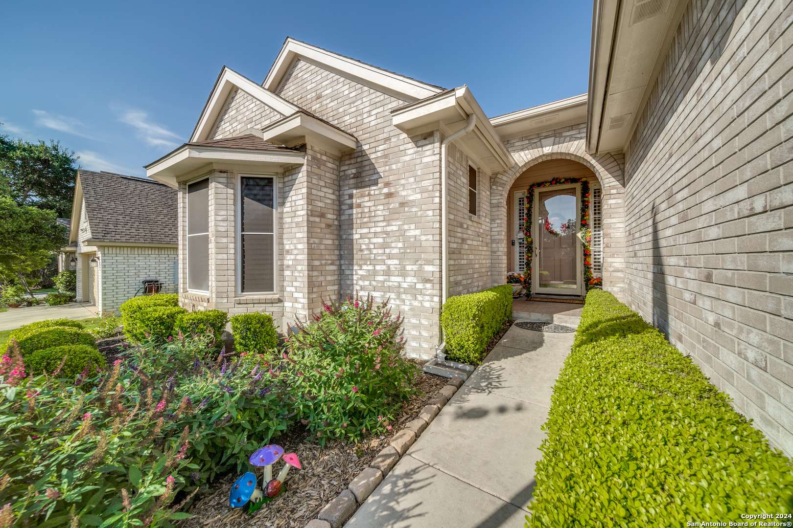 Cibolo, TX 78108,208 oak creek