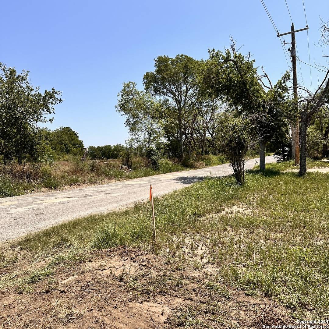 Natalia, TX 78059-2315,284 COUNTY ROAD 6715