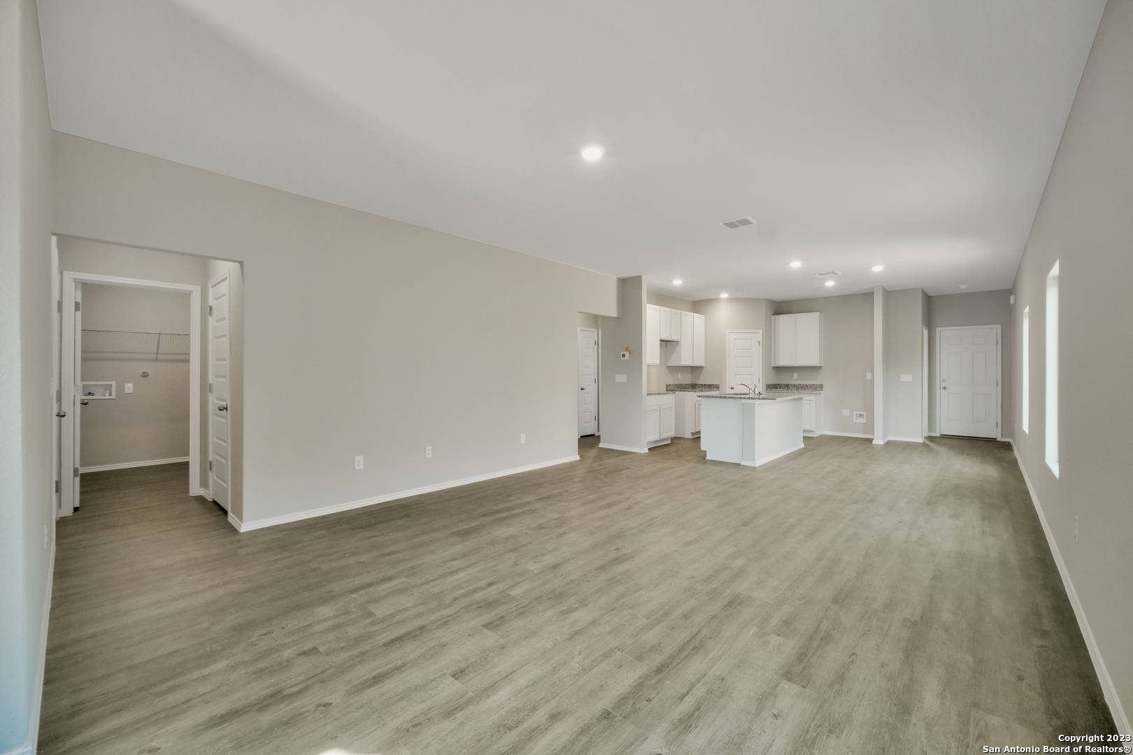 Elmendorf, TX 78112,7423 Homewood Ln