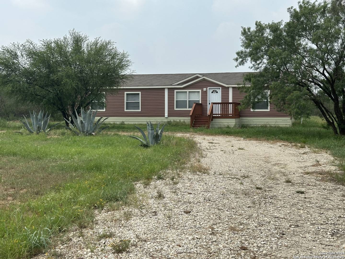 Moore, TX 78061,107 County Road 2670