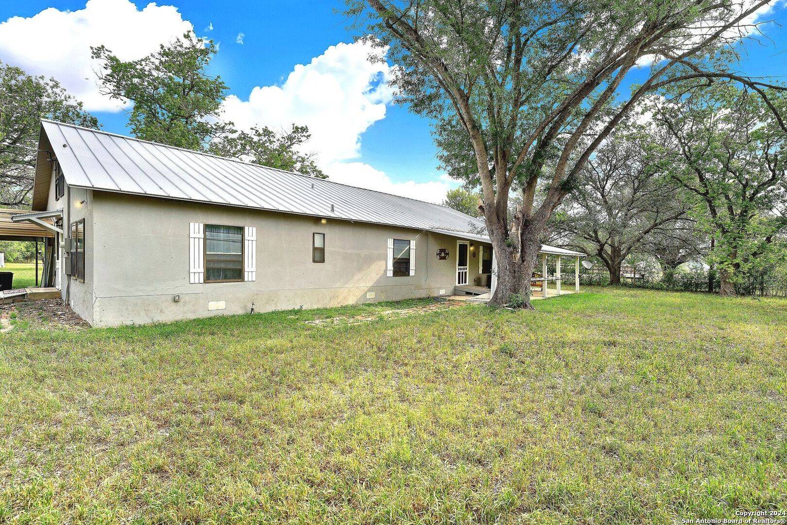 Hondo, TX 78861-6820,112 COUNTY ROAD 440