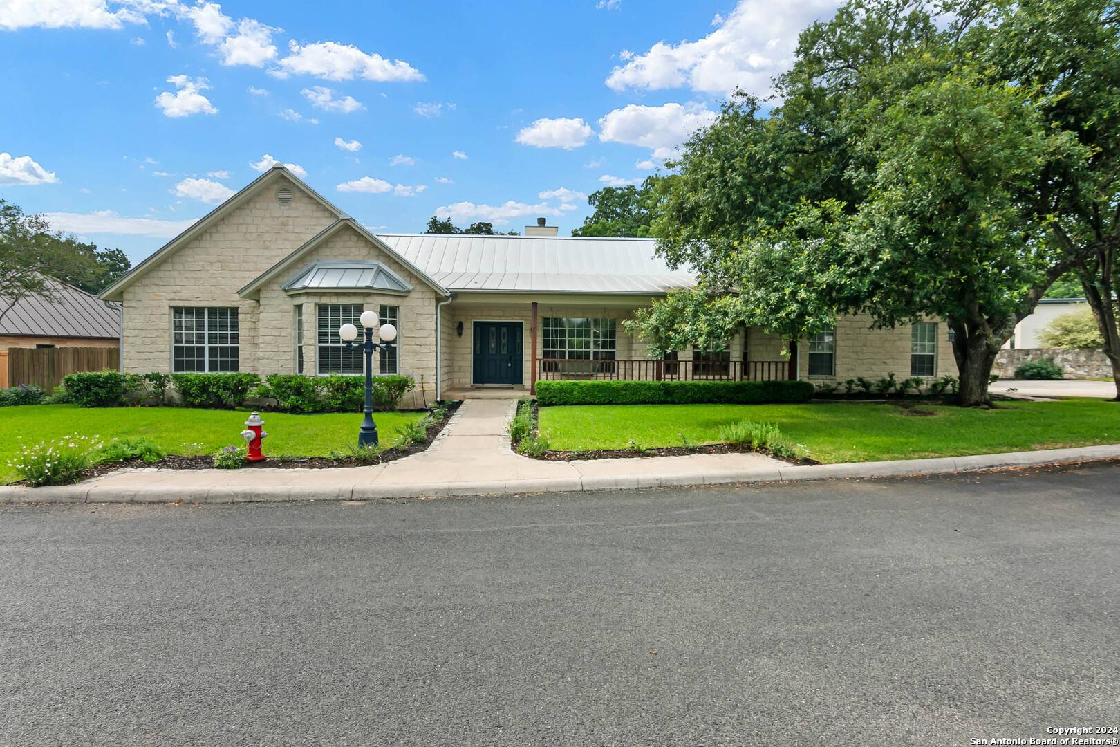 Boerne, TX 78006-2729,305 E HOSACK ST