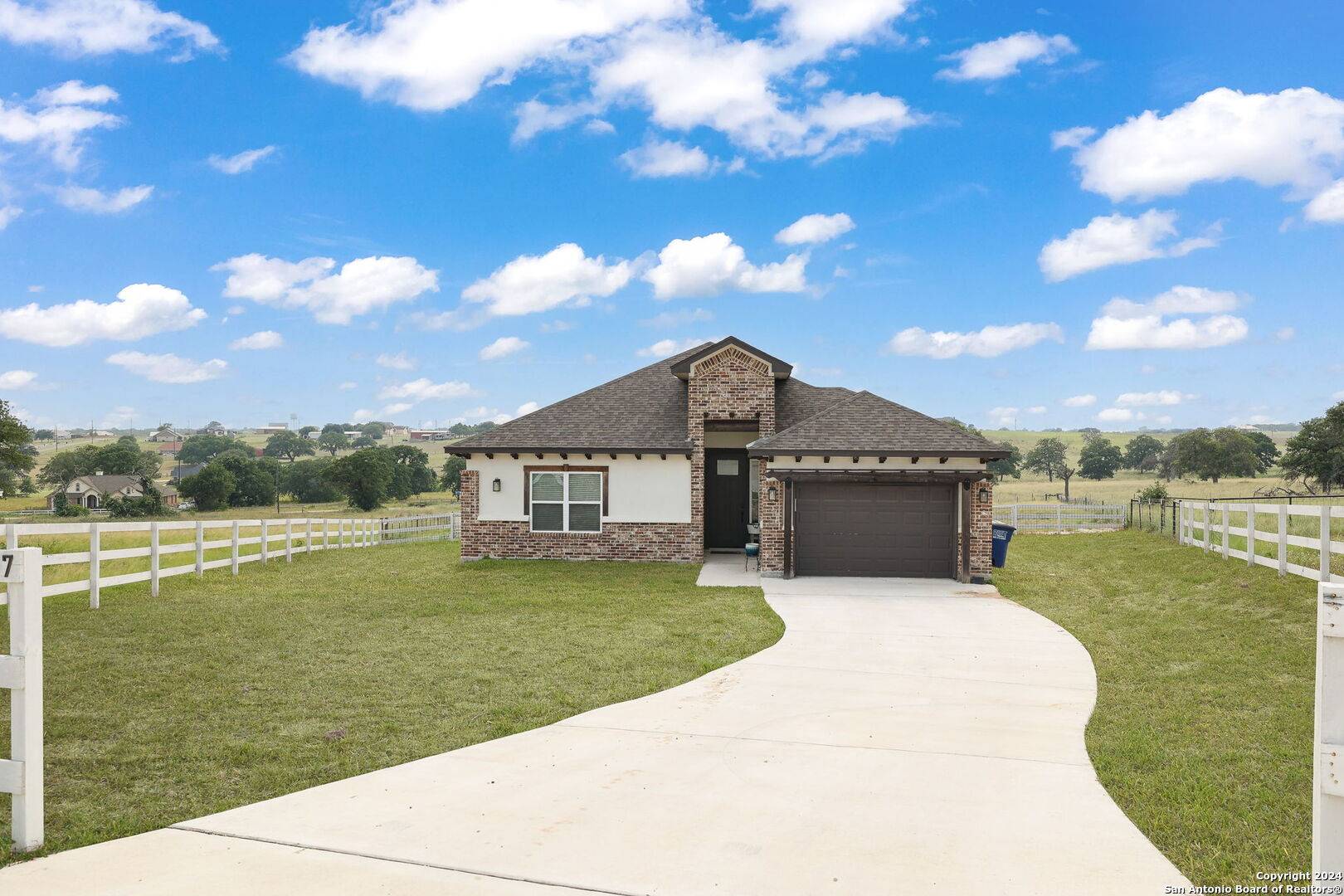 La Vernia, TX 78121-5105,517 LAZY OAK LN