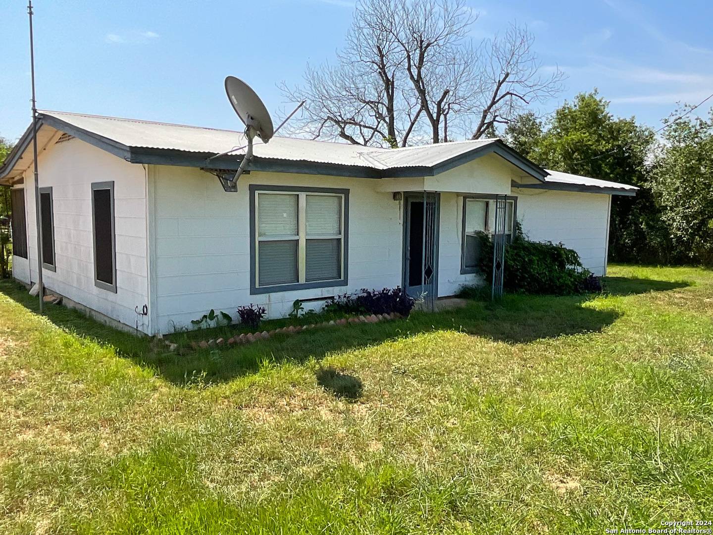 Devine, TX 78016-4567,177 COUNTY ROAD 779