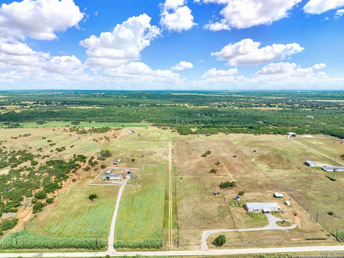 Floresville, TX 78114,1290 County Road 122