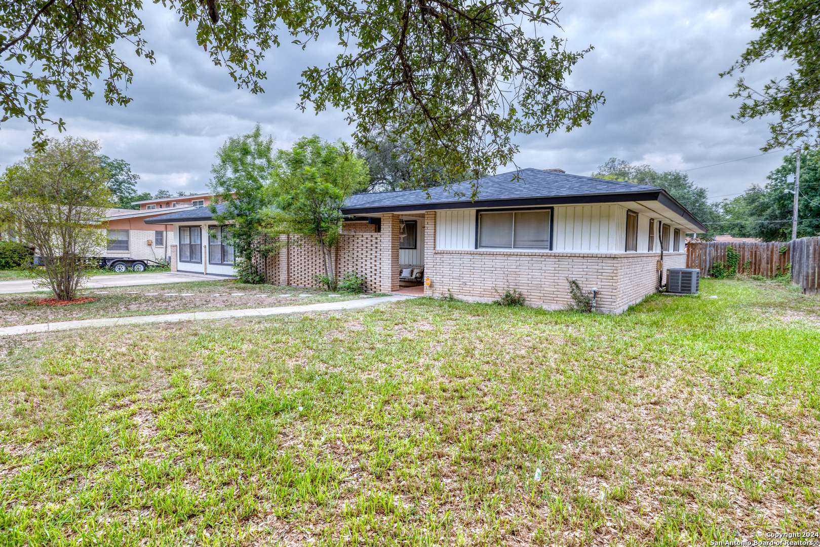 Uvalde, TX 78801,736 SKYLANE DR