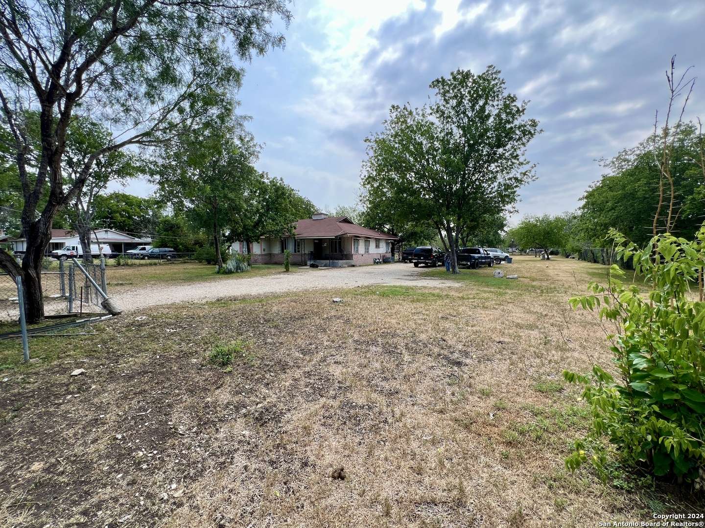 San Antonio, TX 78237,954 SW 38TH ST