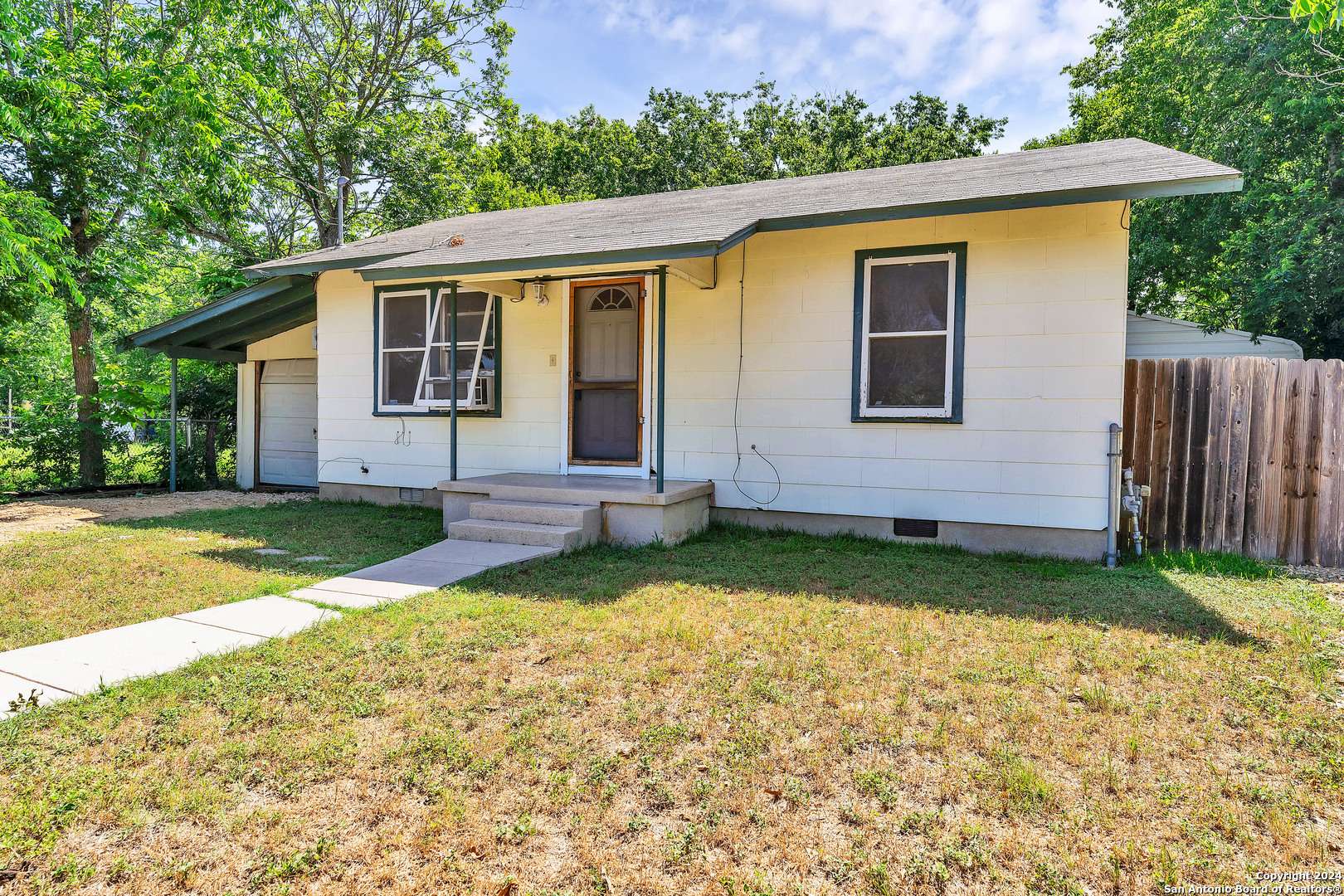 Seguin, TX 78155-2832,1409 BRUNS ST