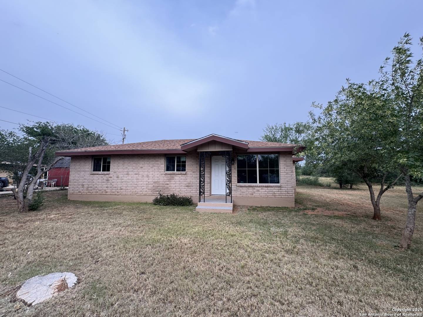 Dilley, TX 78017,305 MOFFETT