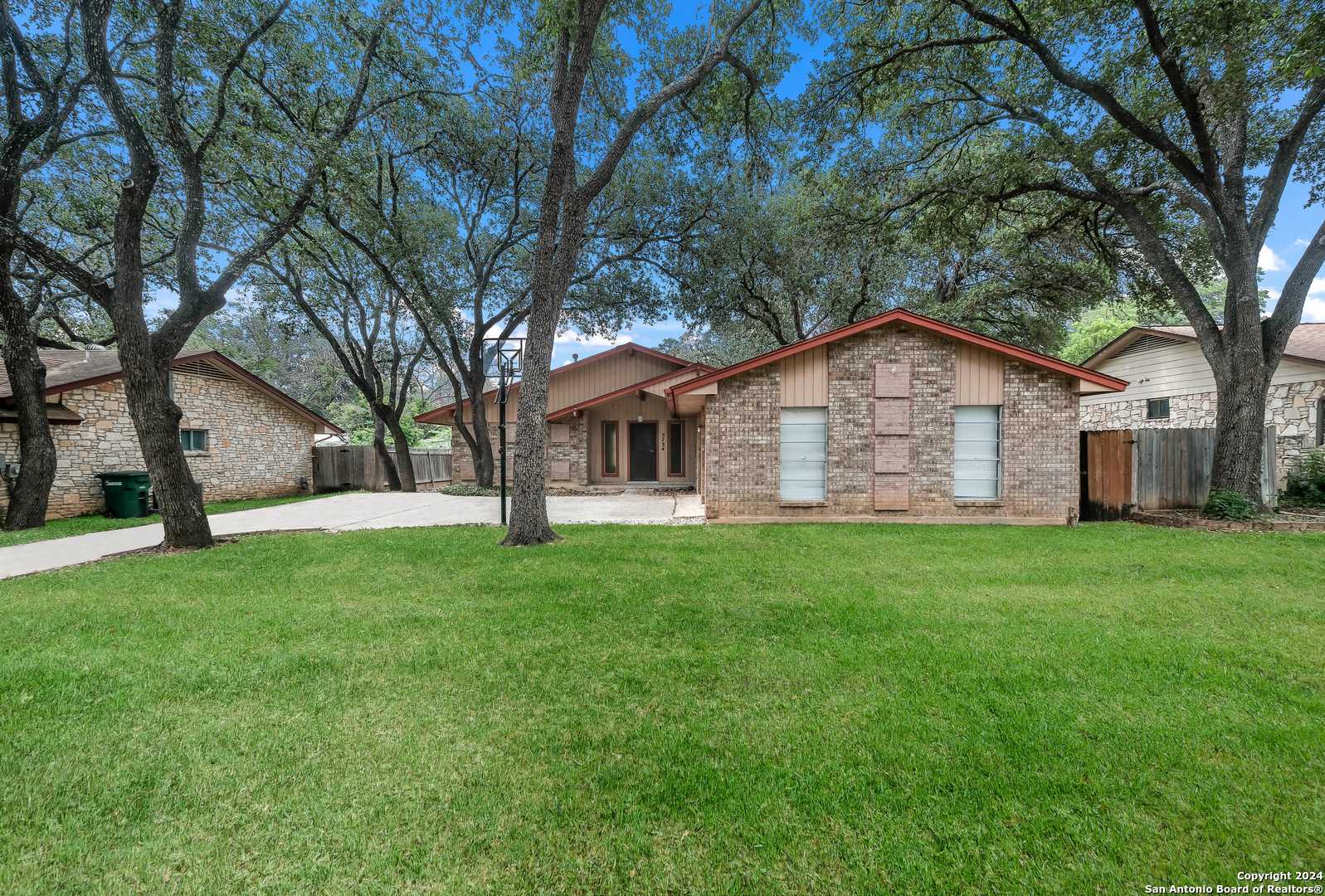 San Antonio, TX 78240-2311,5734 DAN DURYEA ST