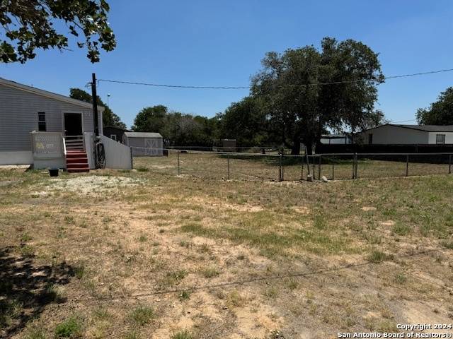 Natalia, TX 78059-2509,200 HEATHER HOLLOW