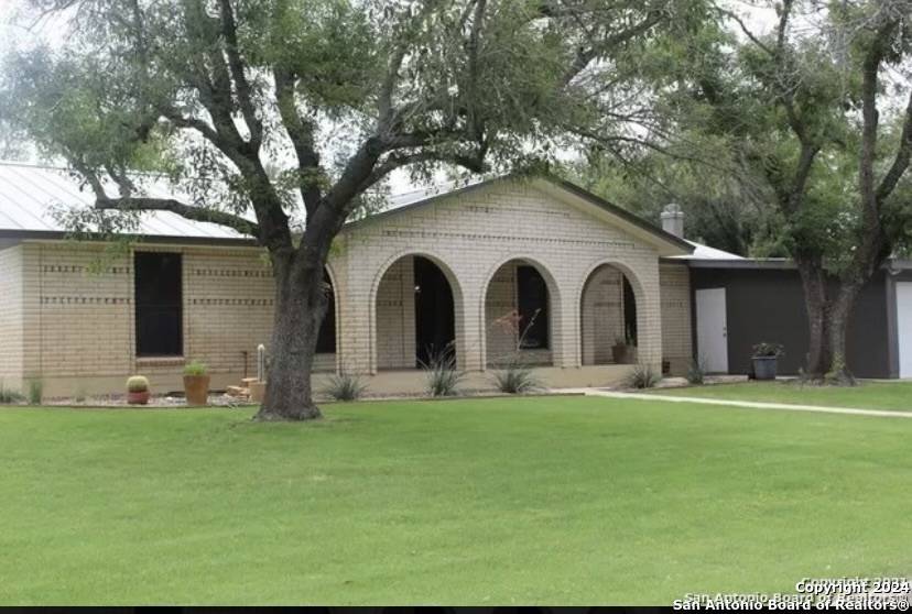 Carrizo Springs, TX 78834-4117,605 12TH ST