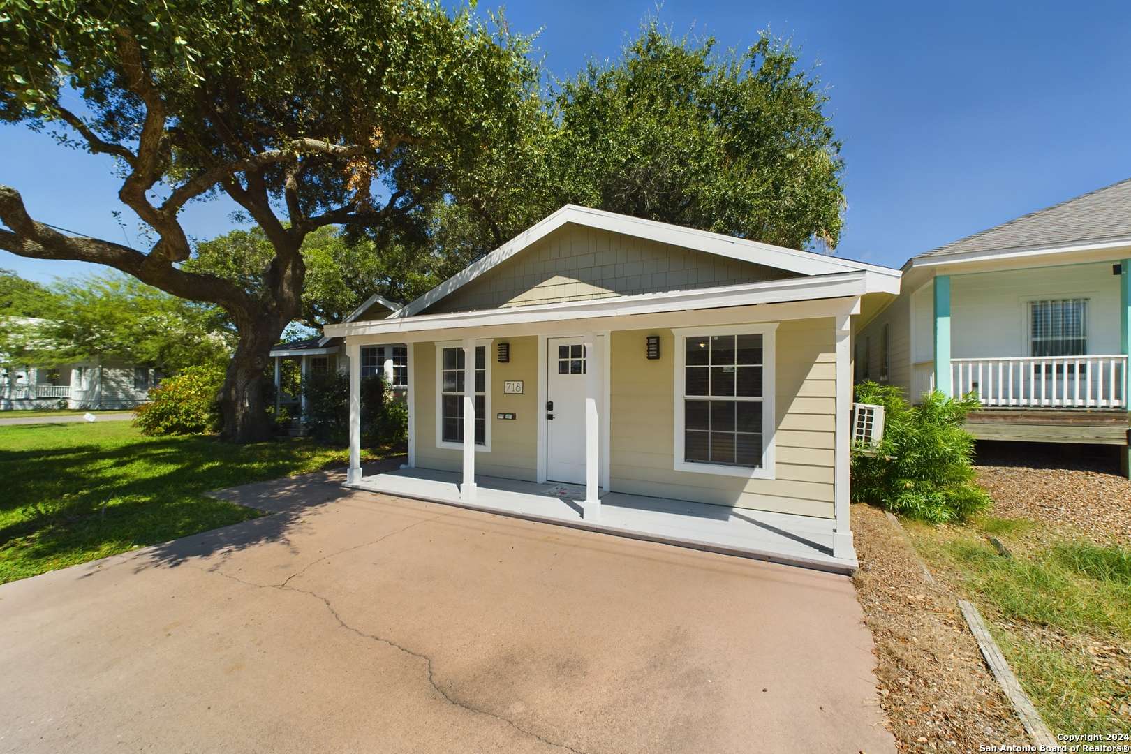 Rockport, TX 78382,718 live oak