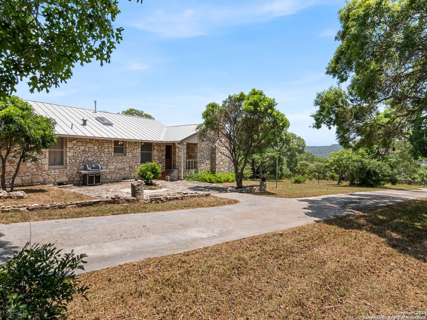 Boerne, TX 78006-8018,305 UPPER CIBOLO CREEK RD