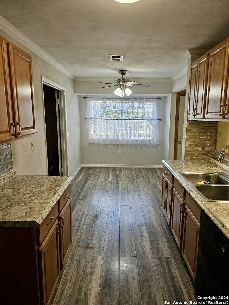 San Antonio, TX 78222,5707 lake cove