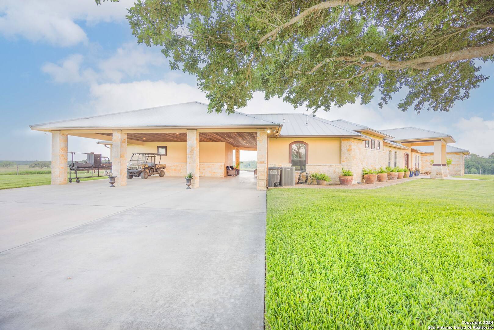 Kingsbury, TX 78638-2645,13661 HIGHWAY 90