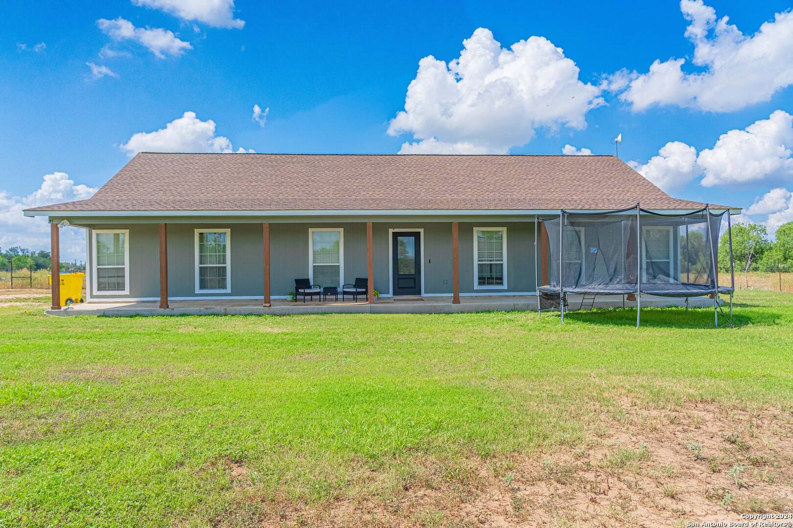 Devine, TX 78016-4629,133 COUNTY ROAD 6611