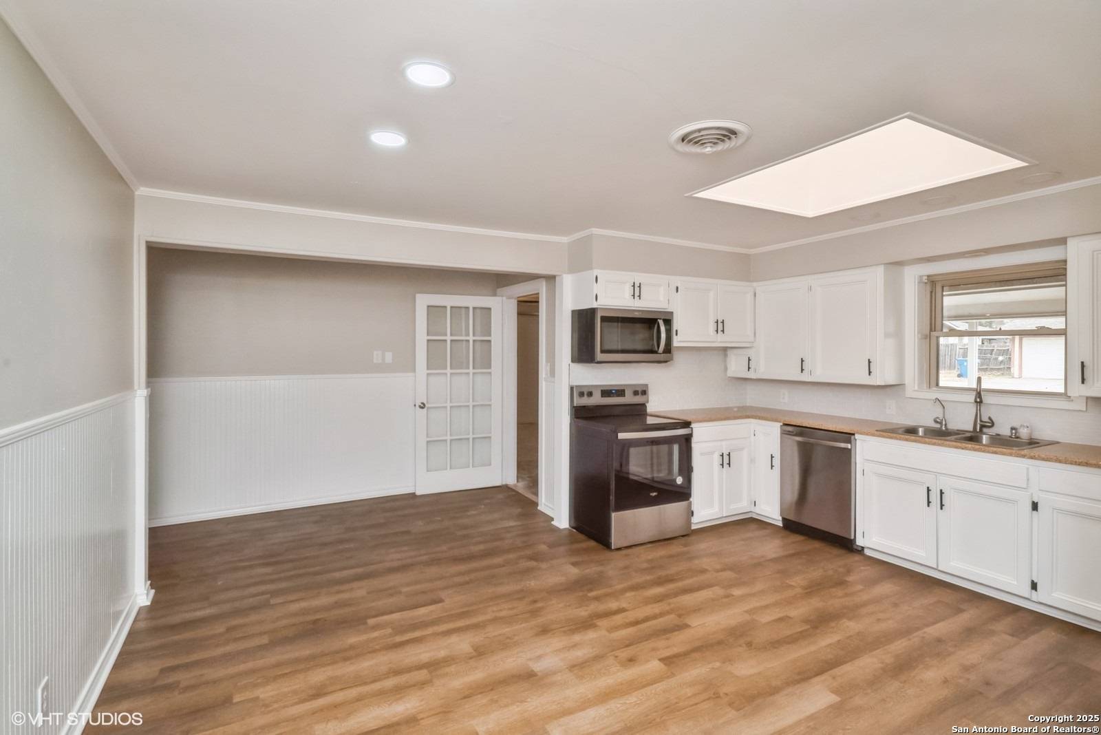 Kerrville, TX 78028-3017,607 BLUEBONNET DR