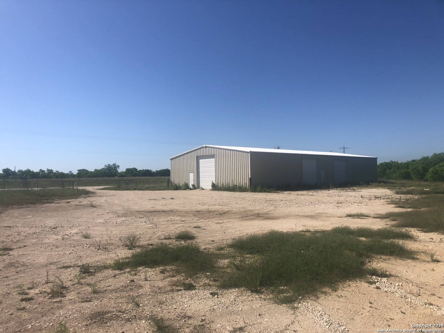 Moore, TX 78057,15931 IH 35