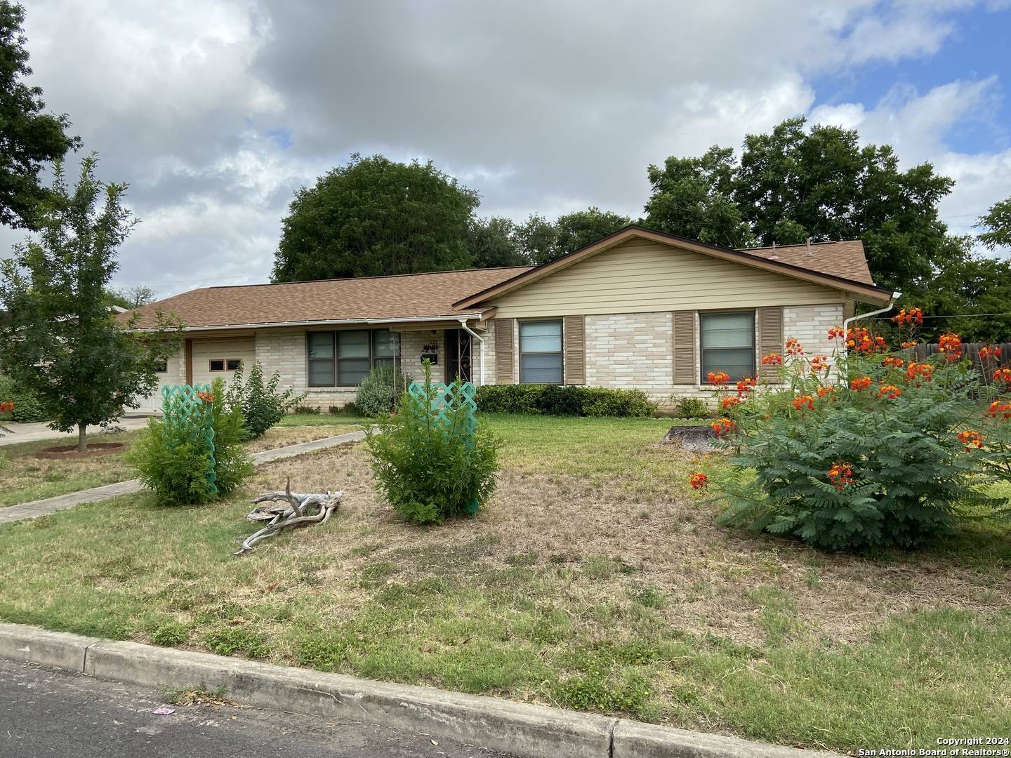 Schertz, TX 78154-1727,225 PECAN DR.