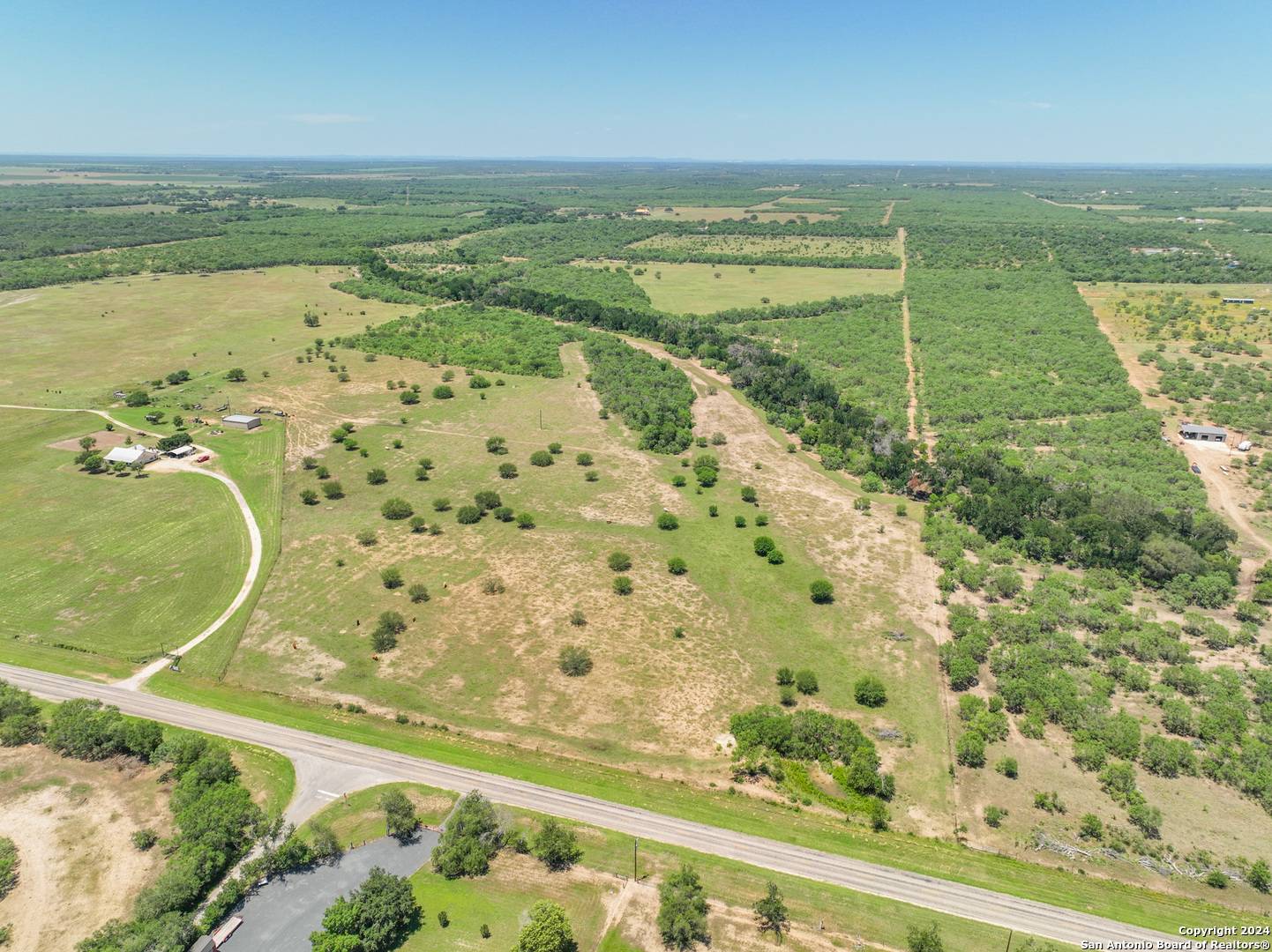 Yancey, TX 78886,131 +/- ACRES FM-2200