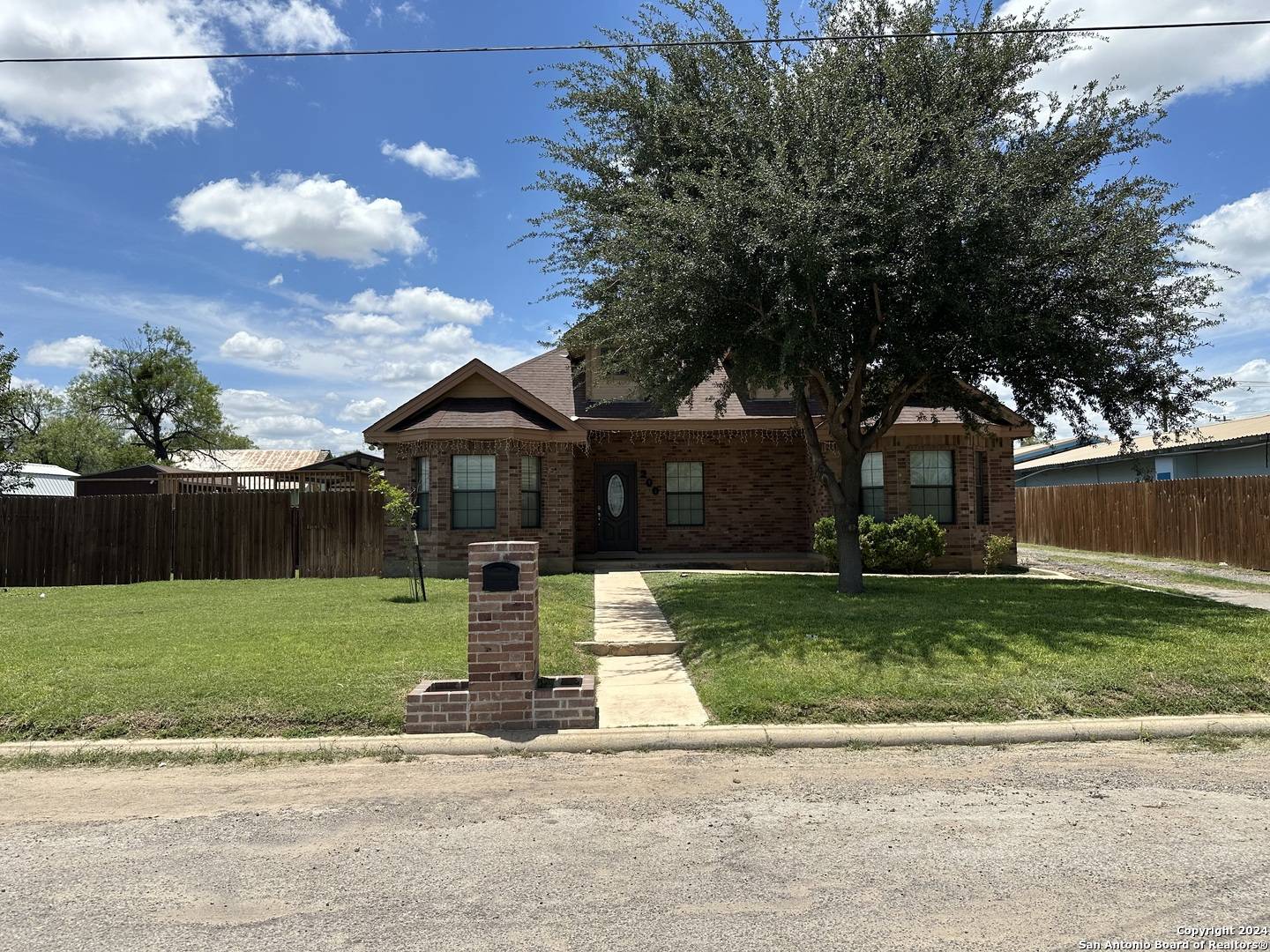 Carrizo Springs, TX 78834-3602,200 14TH ST