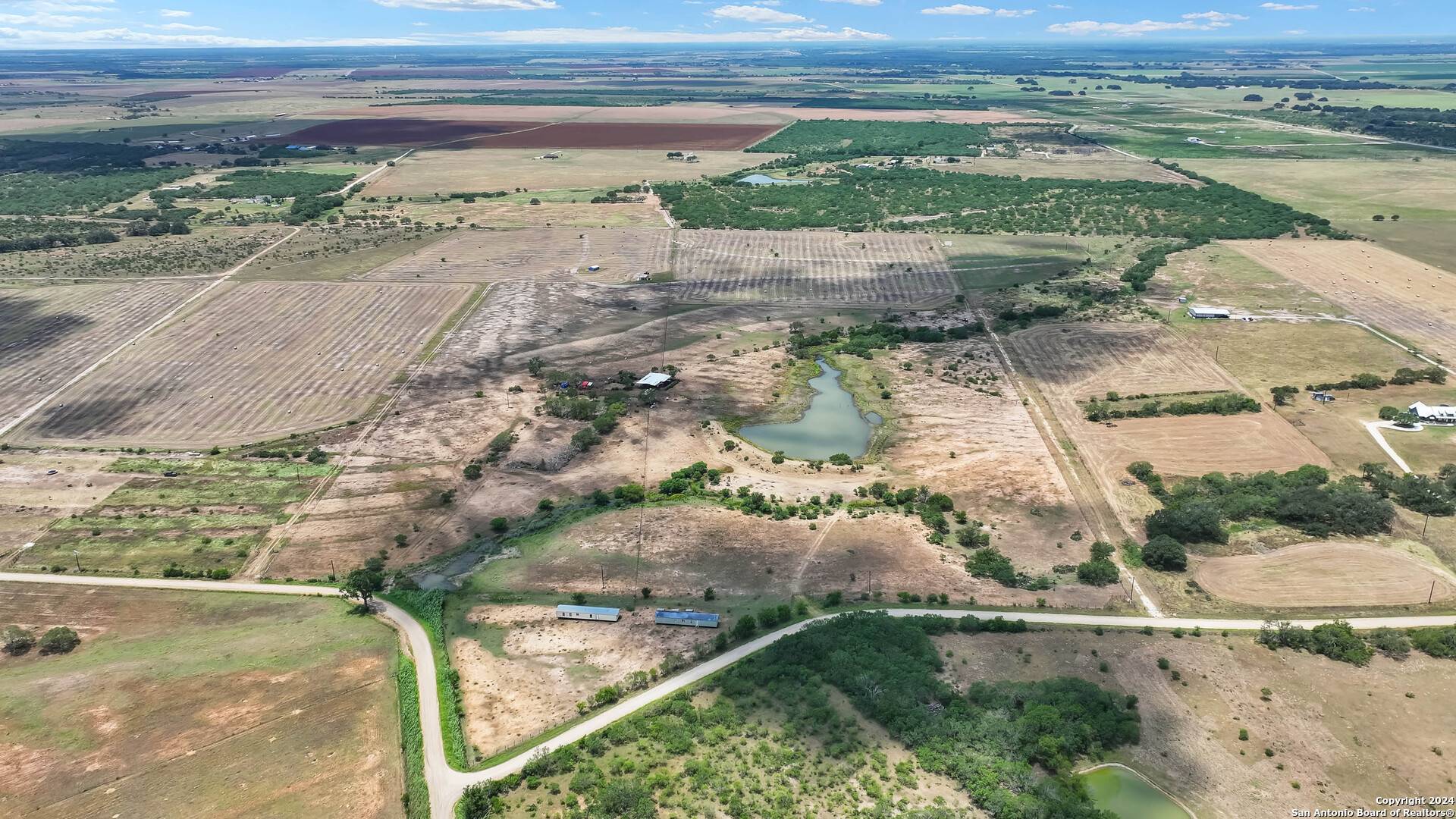 Floresville, TX 78114,253 County Road 135