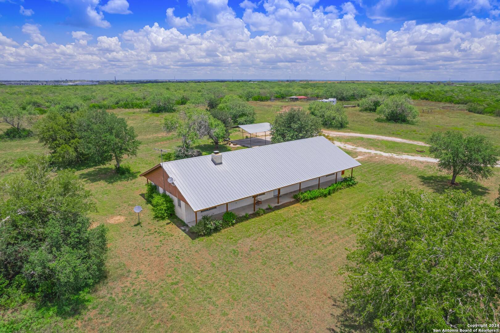 Kenedy, TX 78119,1343 County Road 145