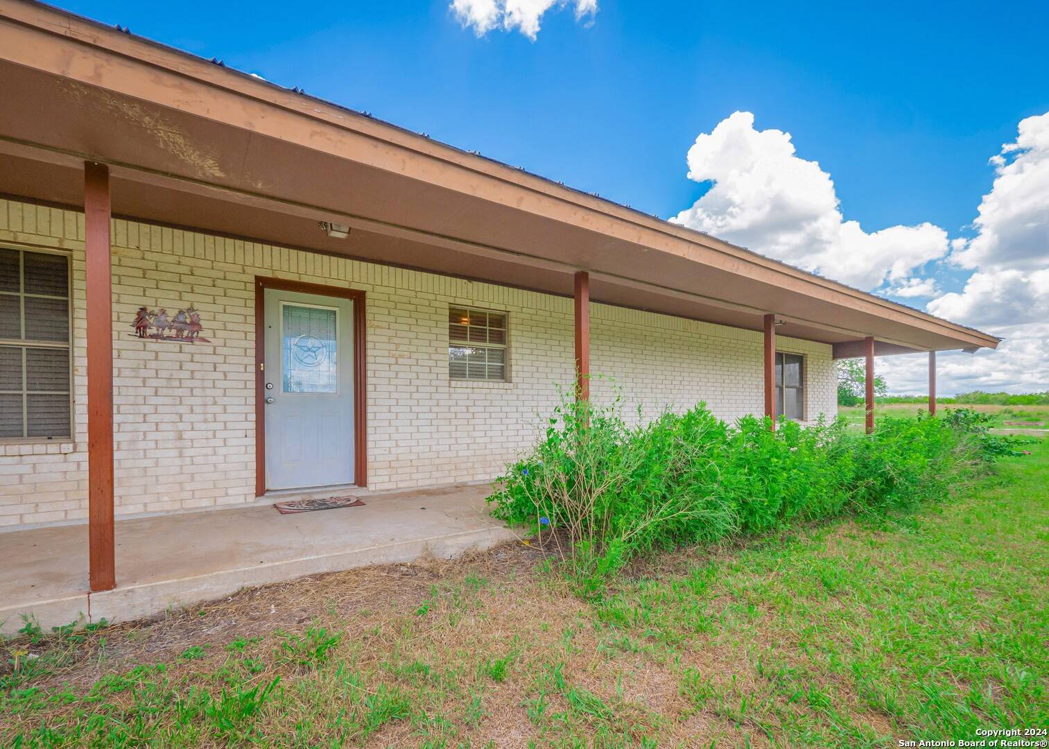 Kenedy, TX 78119,1343 County Road 145