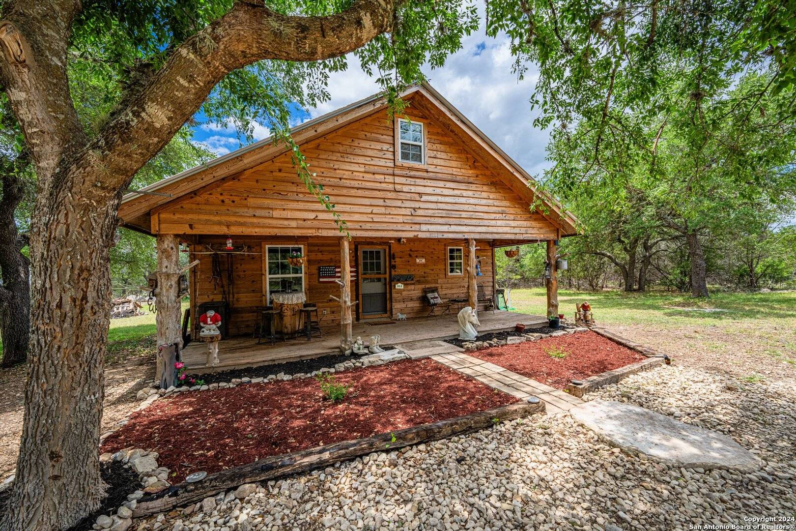 Uvalde, TX 78801,312 White Tail Run