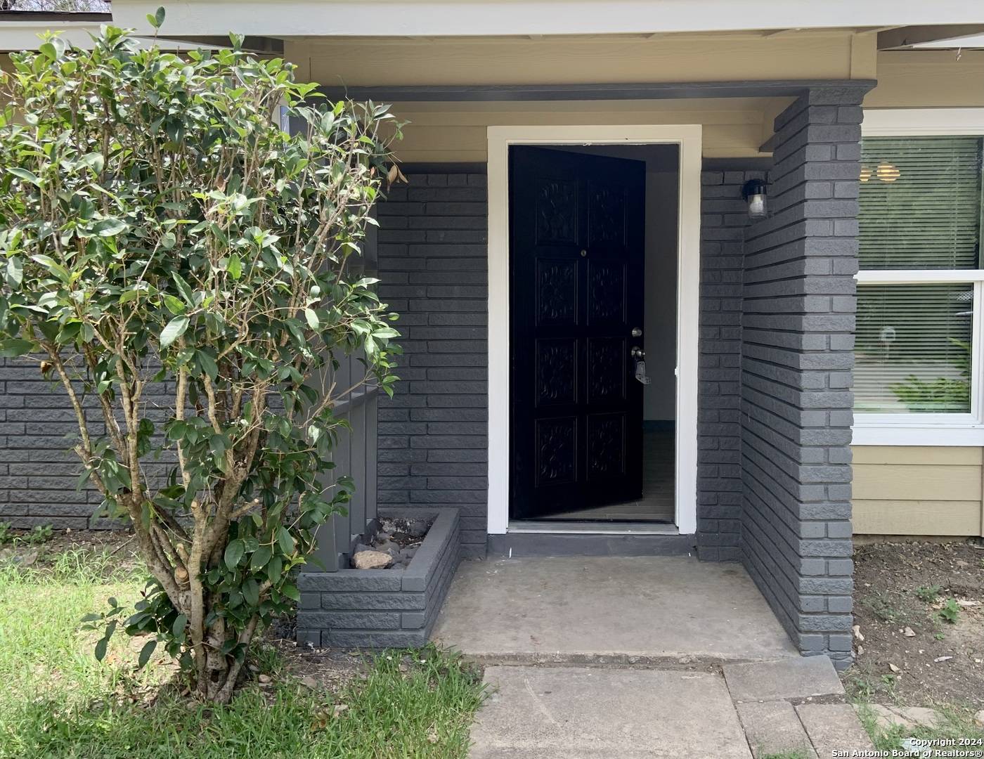 San Antonio, TX 78216-6912,618 Pinewood Ln