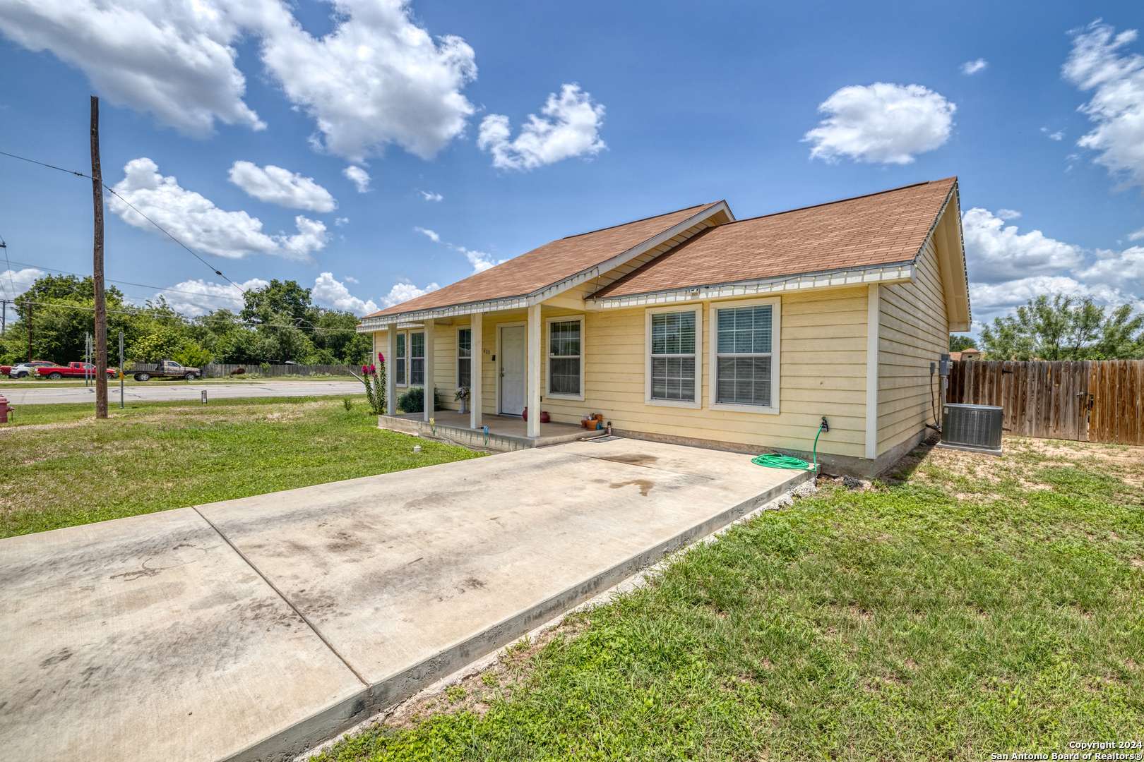 Uvalde, TX 78801,400 E Brazos St