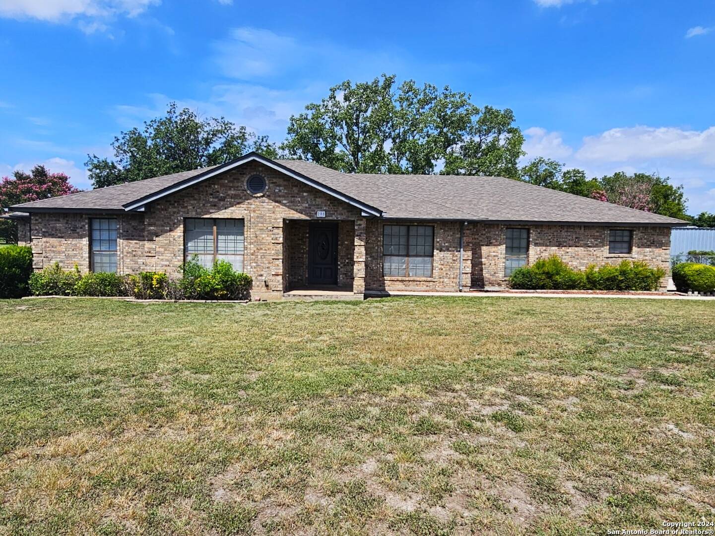 Seguin, TX 78155-9468,208 WINDWOOD CIR