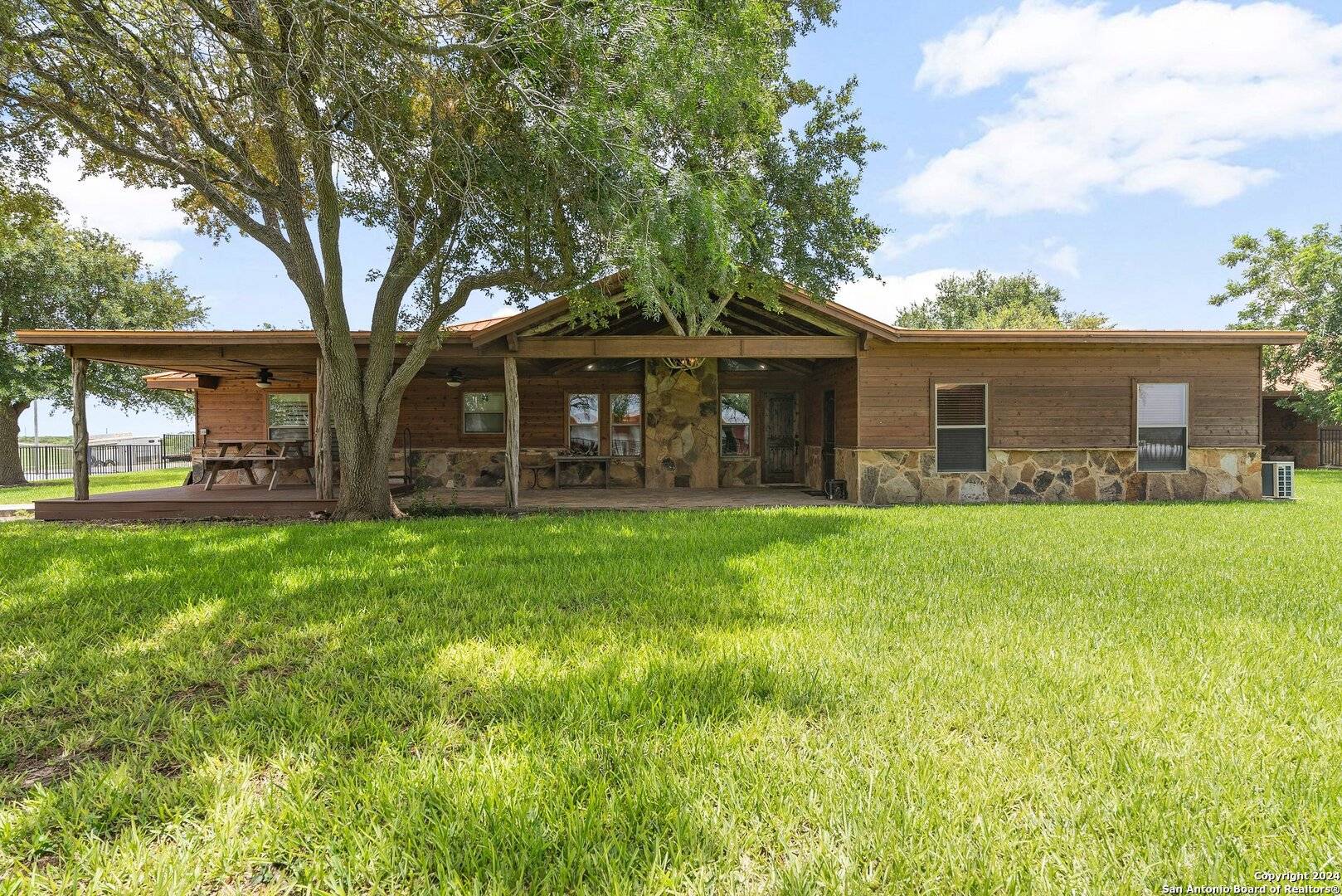 Mathis, TX 78368,339 county road 351