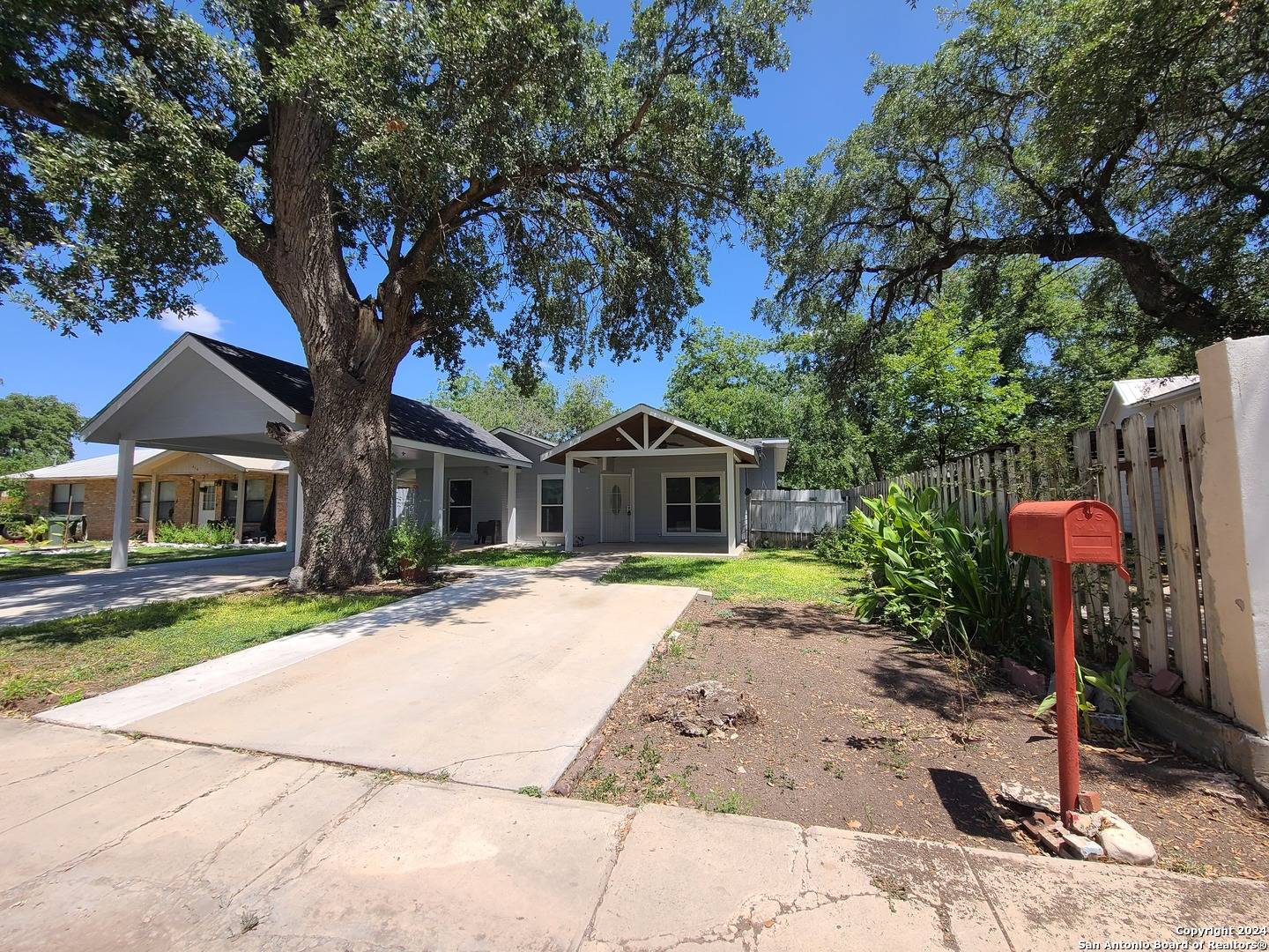 Uvalde, TX 78801,412 Garden