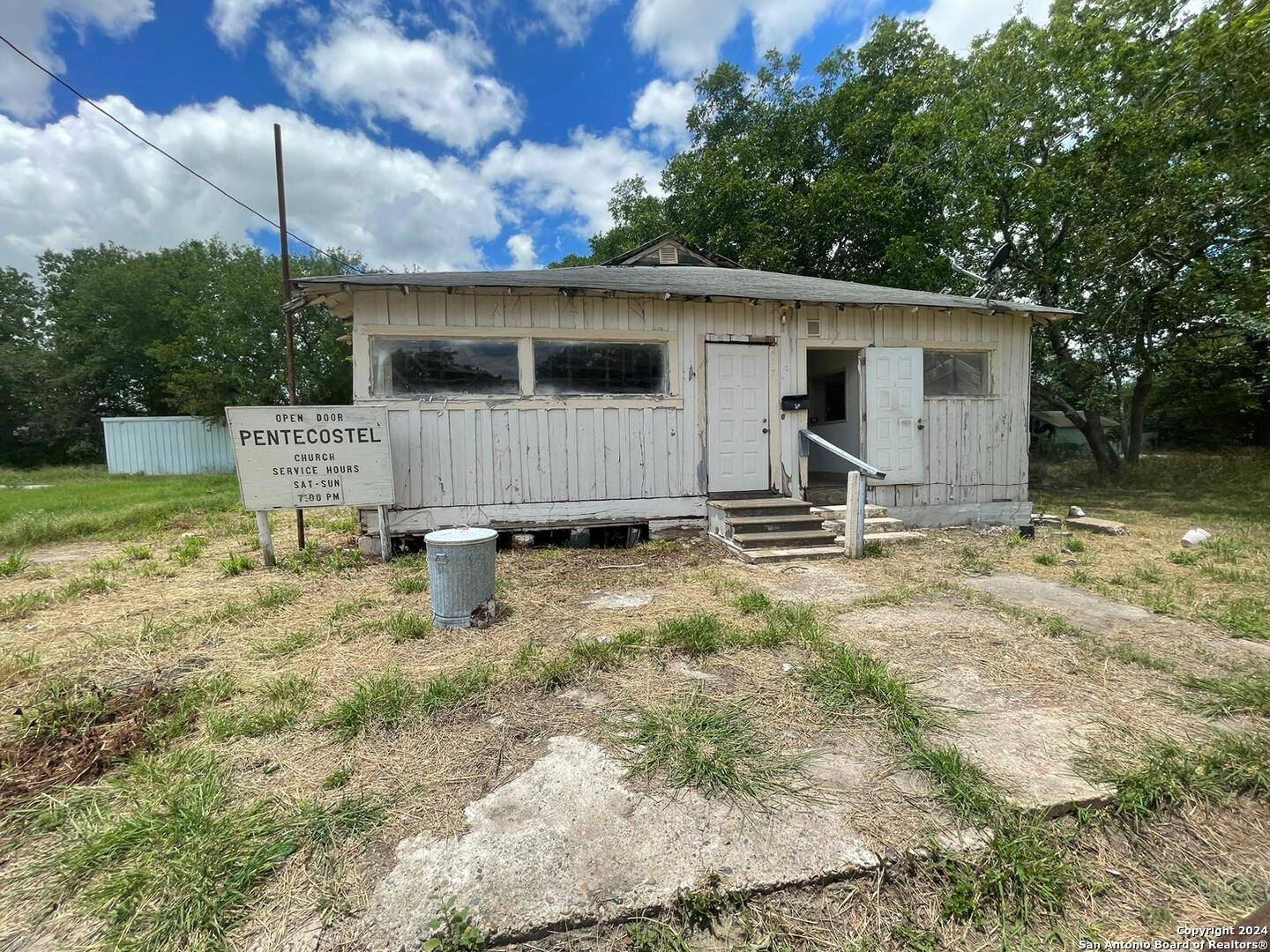 Kenedy, TX 78119,217 2nd Street