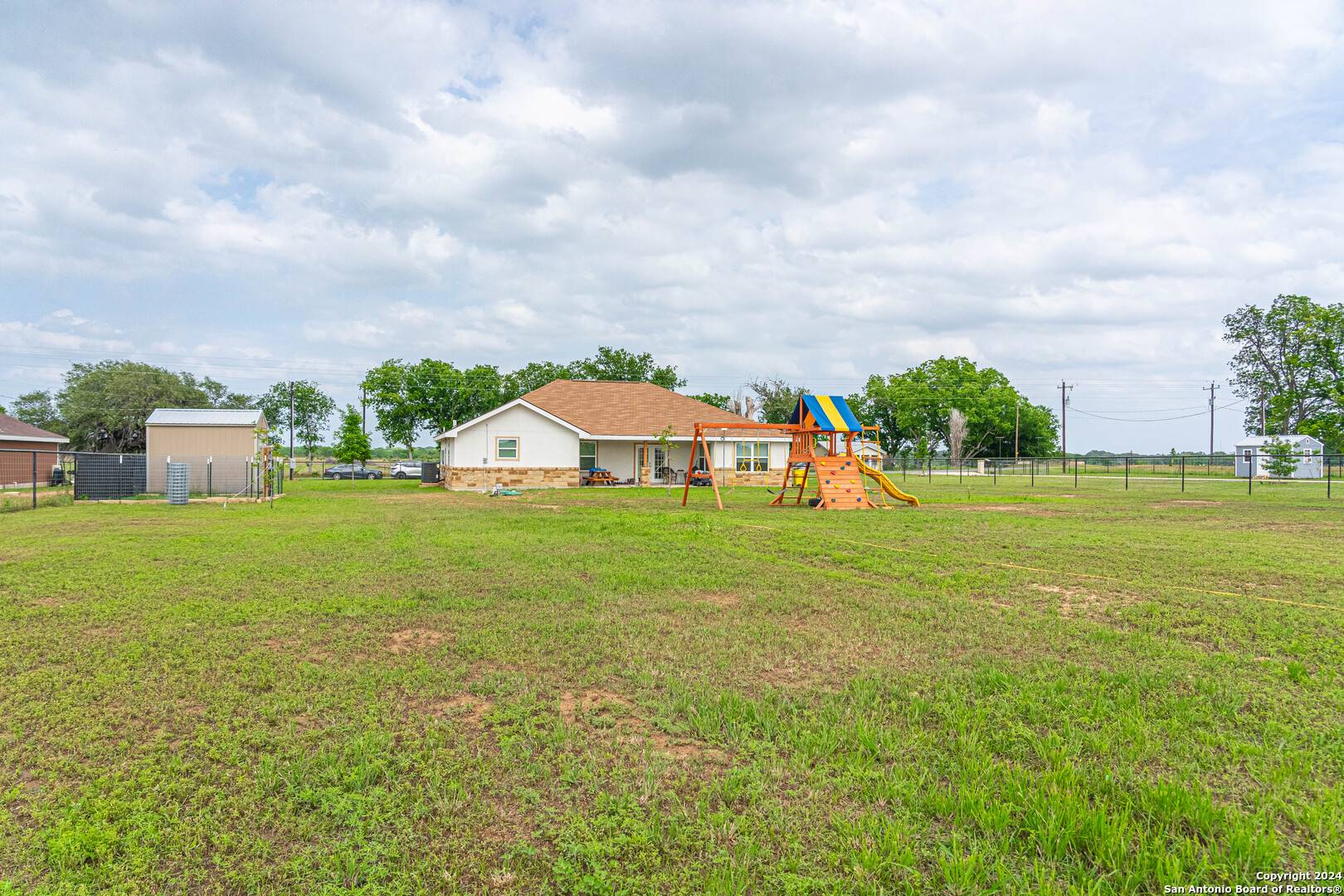 Devine, TX 78016,2519 county road 5710