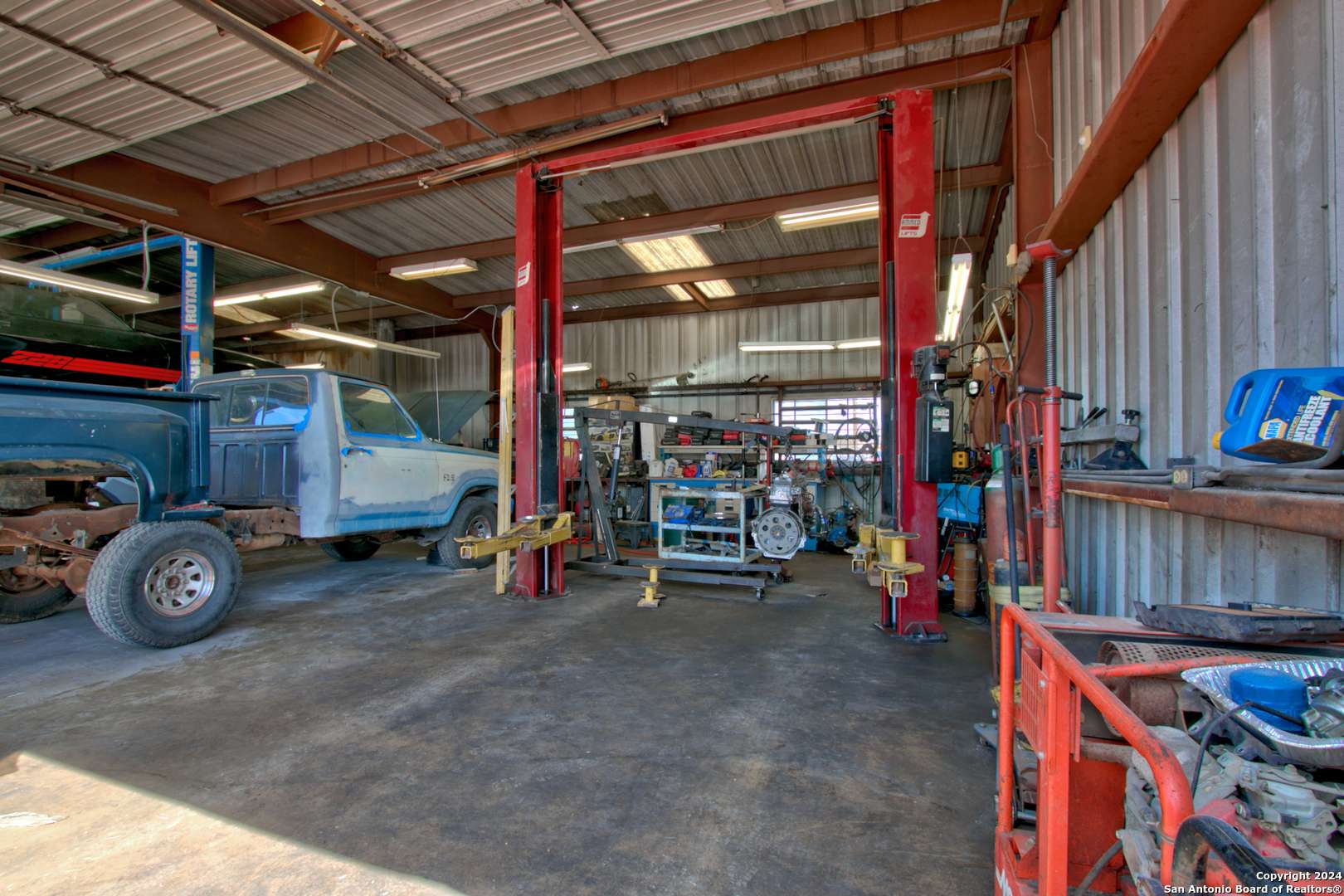 Universal City, TX 78148-4321,119 LINDBERGH BLVD