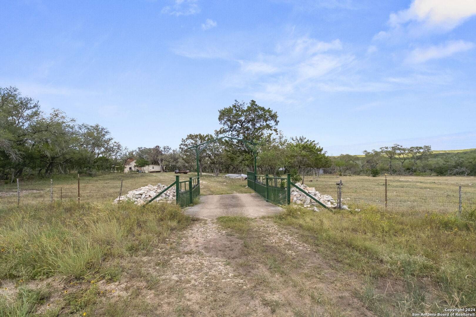 Hondo, TX 78861,233 private road 233