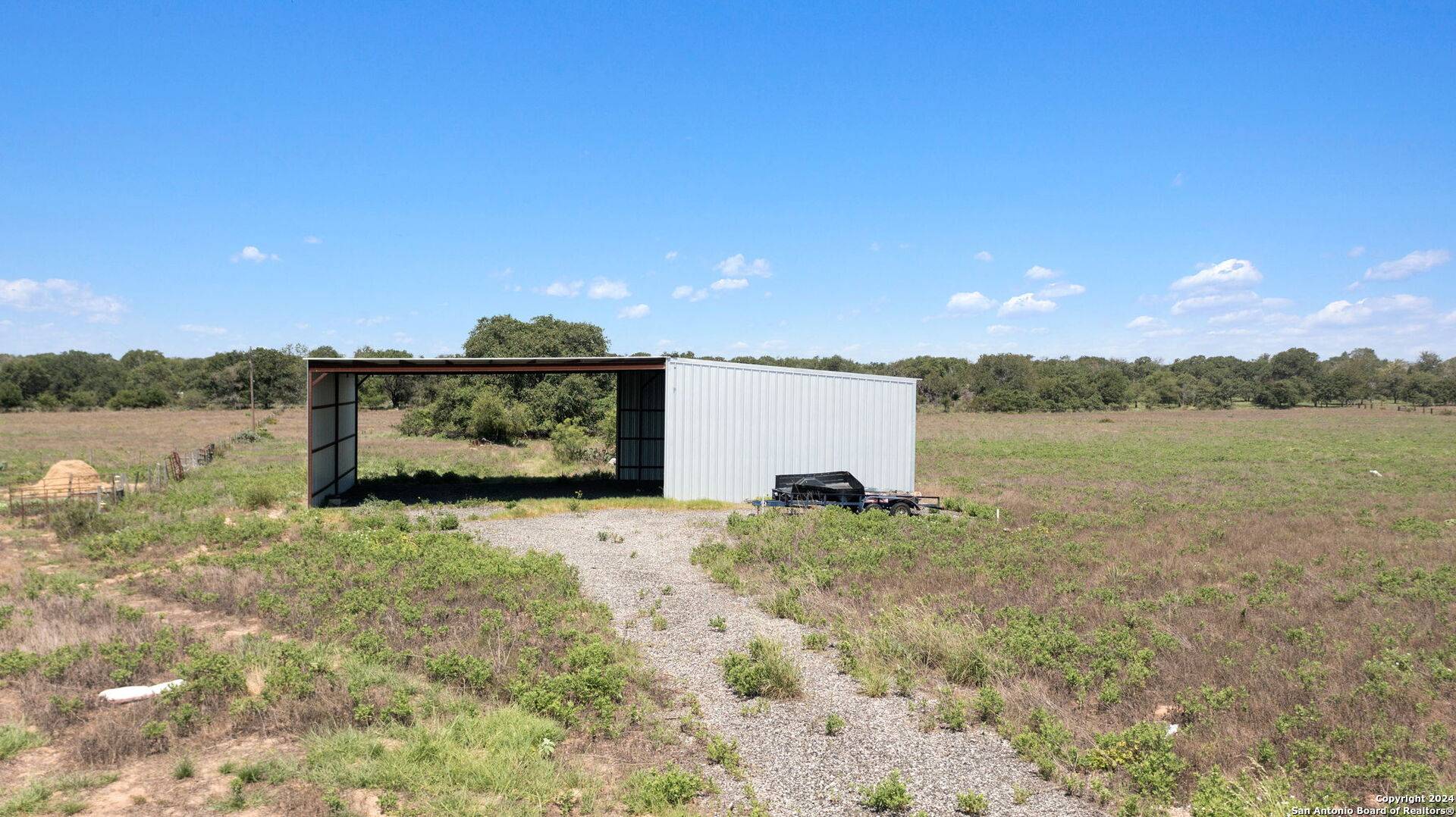 Natalia, TX 78059-2613,159 COUNTY ROAD 6825