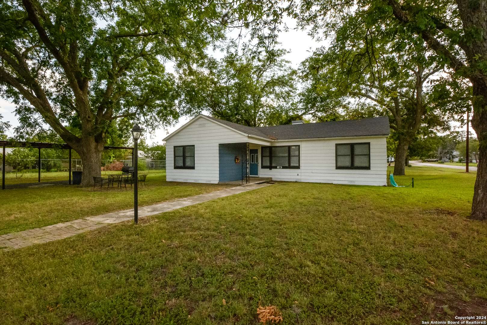 Utopia, TX 78884,467 Oak Street