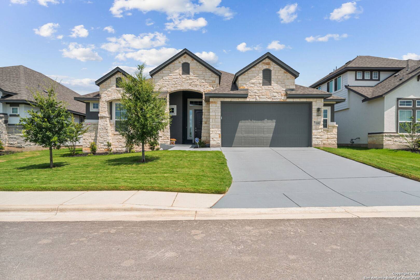 Seguin, TX 78132,118 Canyon Live Oak