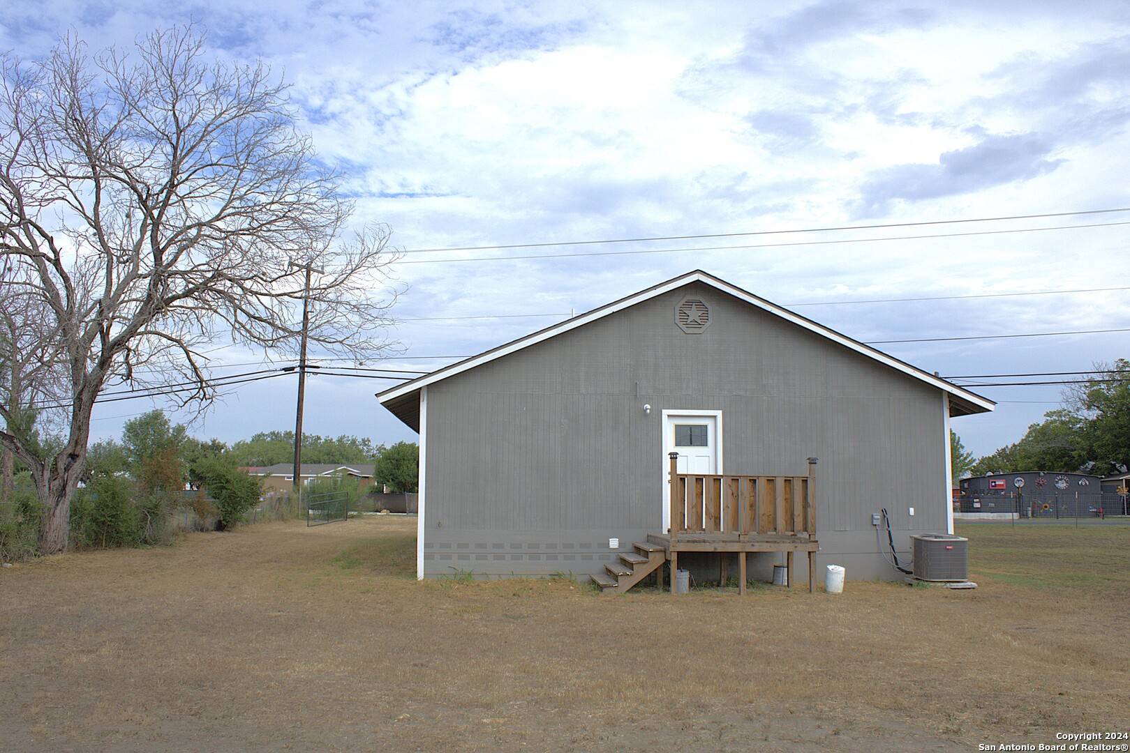 Elmendorf, TX 78112,7527 Richter Rd